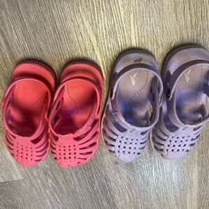 🌸2 Pair Light Weight Summer Sandals🌸